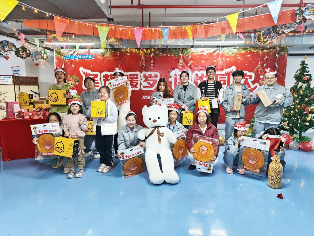 11 1 1024x768 - Exciting scenes of employee Christmas activities